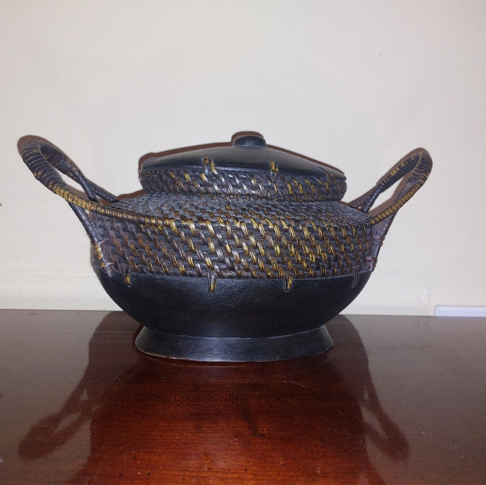 Vintage Rattan Basket with Lid and Handles. Excellent Condition.